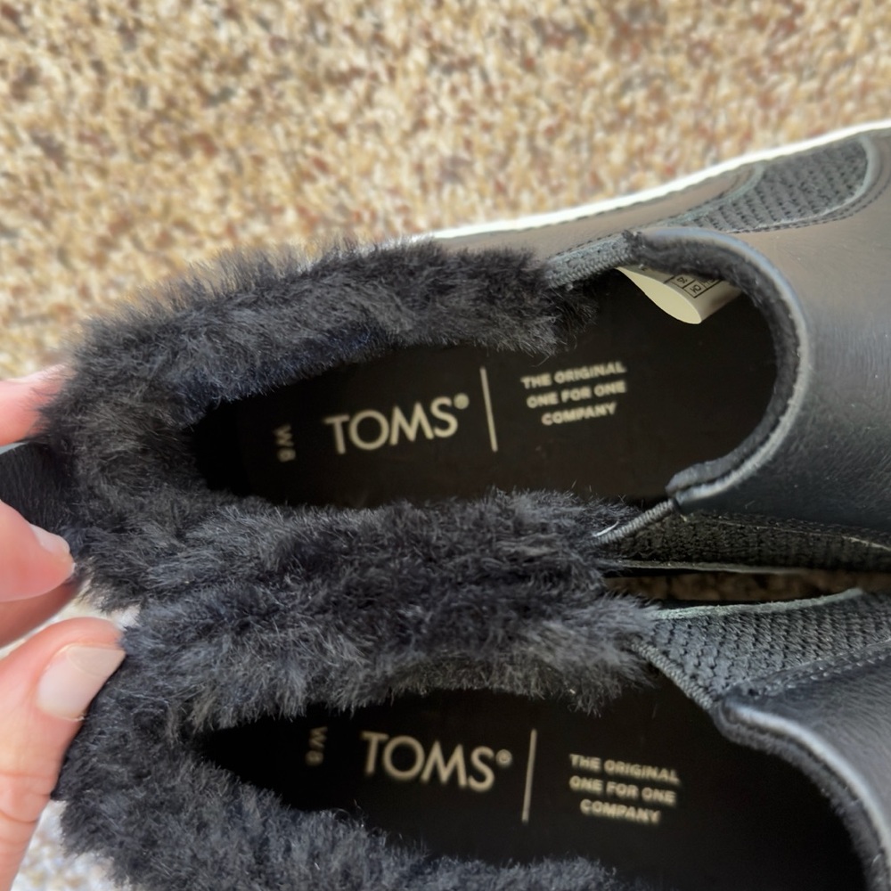 NWOT! Toms Women’s Bryce Pull-On Leather Sneakers Style Boots Size 8 Black - Picture 9 of 9